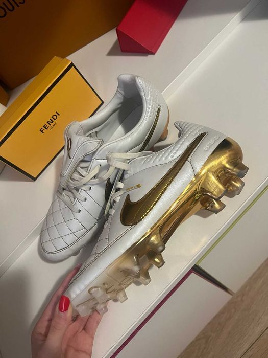 Vând ghete fotbal ediție limitată