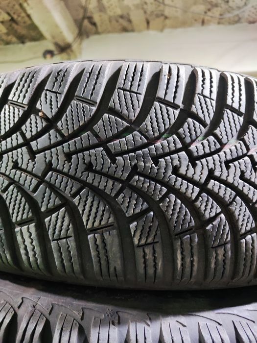 4 бр зимни 205/60/16 Goodyear