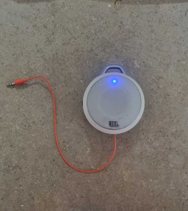 Портативная колонка JBL Micro Wiriless оригинал в хорошем состоянии