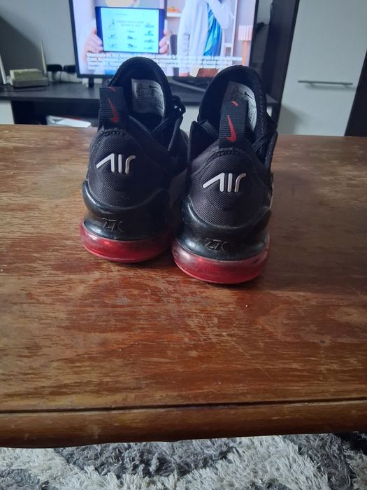 Vand adidasi nike air