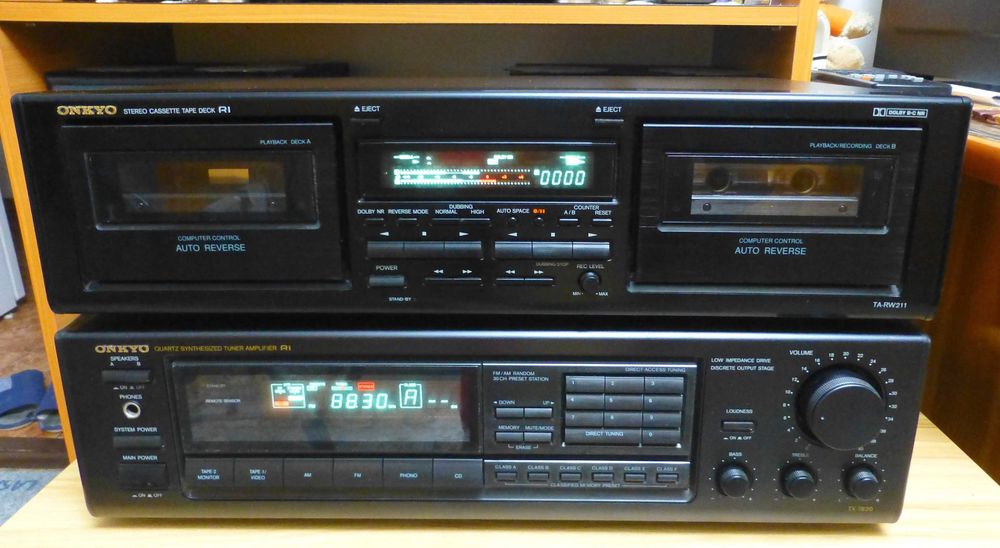 Amplituner si Deck Onkyo
