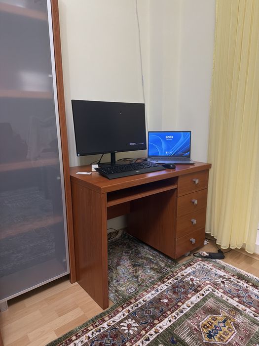 Шкаф и компьютерный стол