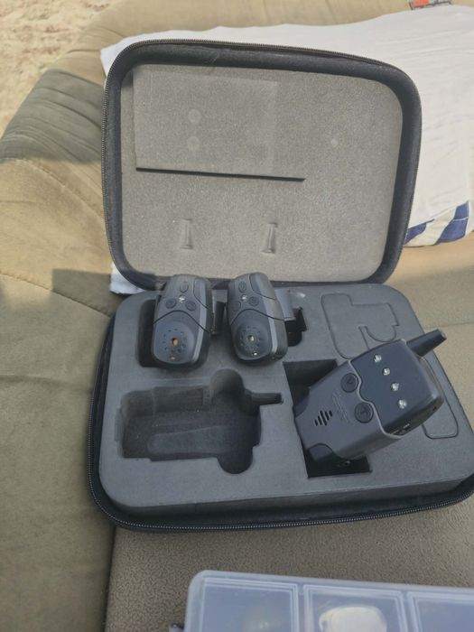 Комплект сигнализатори с централа за сом Black Cat Bite Alarm Set 2