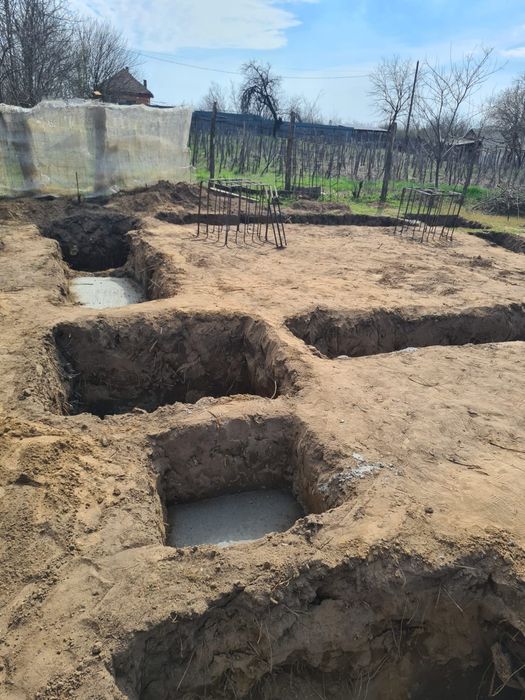 Execut săpături pentru constructii