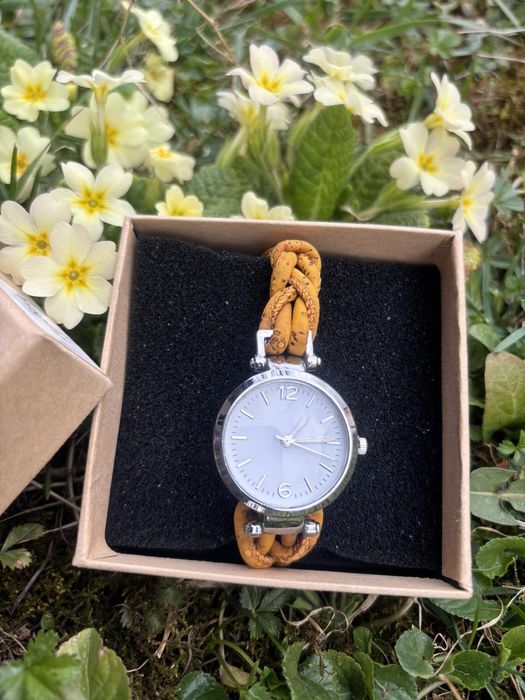 Дамски часовник с каишка от модерна Еко коркова кожа