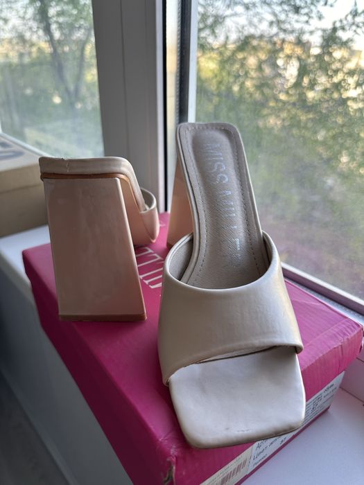 Обувь женская модная