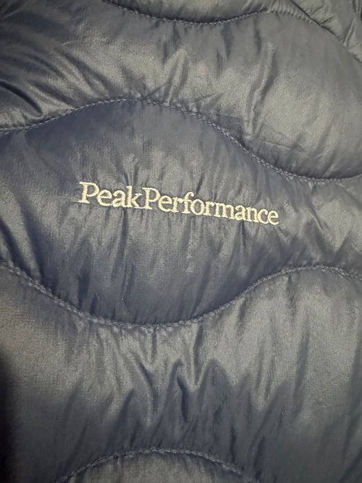 PEAK PERFORMANCE Vest 'Helium Down' in Blue.