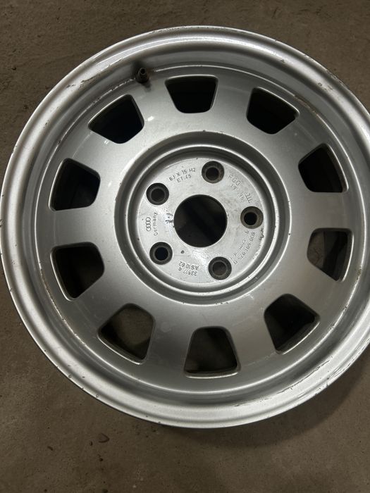 Аудиге диск сатылады!