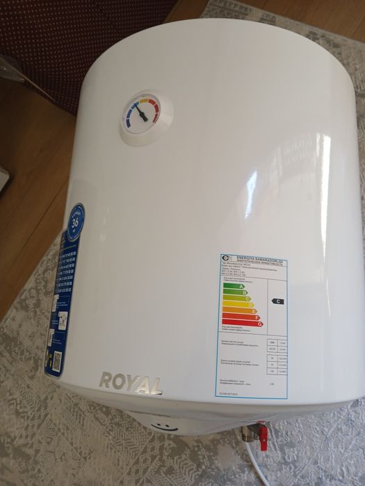 Ariston yengidey turbdi  ideal holatda srochna pul zarur