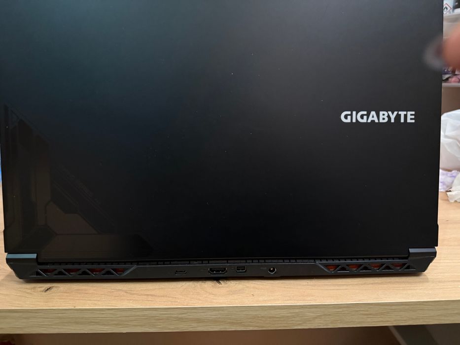 Геймърски лаптоп gaming laptop GIGABYTE G5