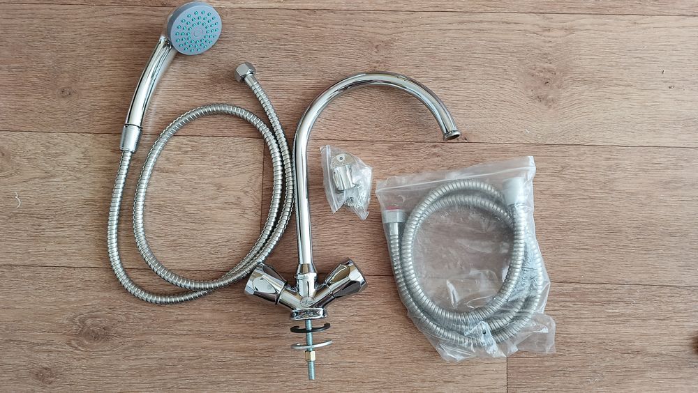 Продам смеситель шланги для душа.