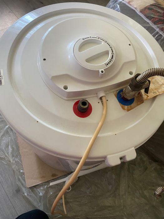 Vând boiler Bosch 60 litri folosit