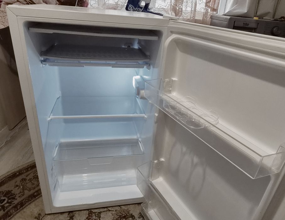 Продам холодильник офисный