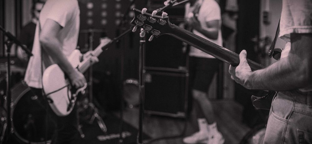 Ищем ритм гитариста.