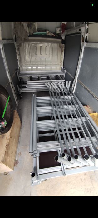 Чисто ново мобилно скеле олекотено перфектно за работа