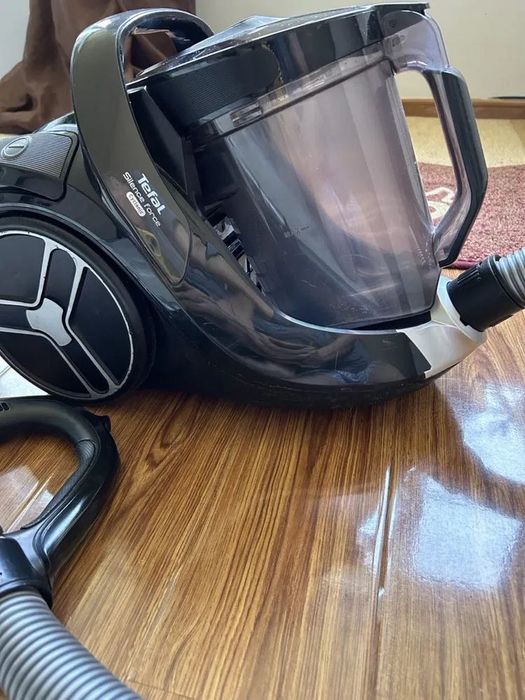 Tefal в очень хорошем состоянии пылесос