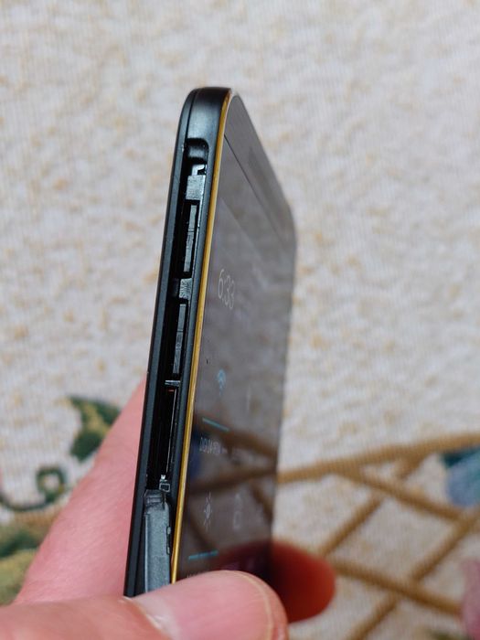 Vând smartphone HTC One E9