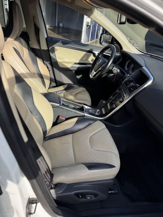 Volvo xc 60 R-design