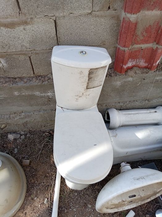 Унитаз , раковина комплект