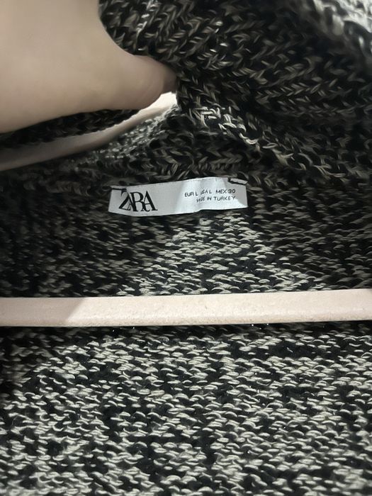 Pulover Zara.