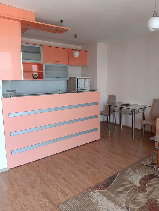 Давам двустаен апартамент в квартал Редута