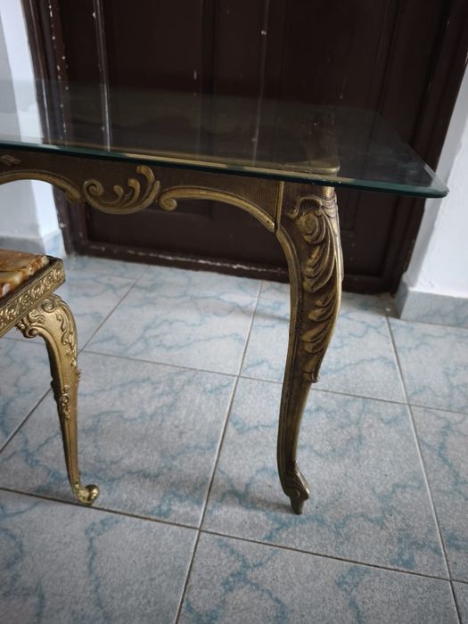 Vând masa bronz cu blat de sticla sau măsuță cu blat de marmura