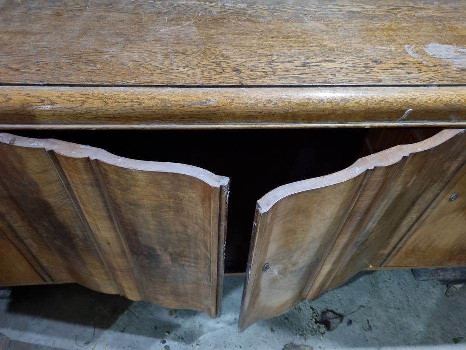 Продаётся антиквар буфет и болшй тумба прихожий зеркало