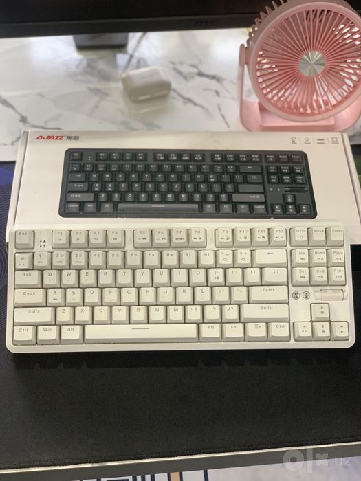 механическую клавиатуру Ajazz AK820