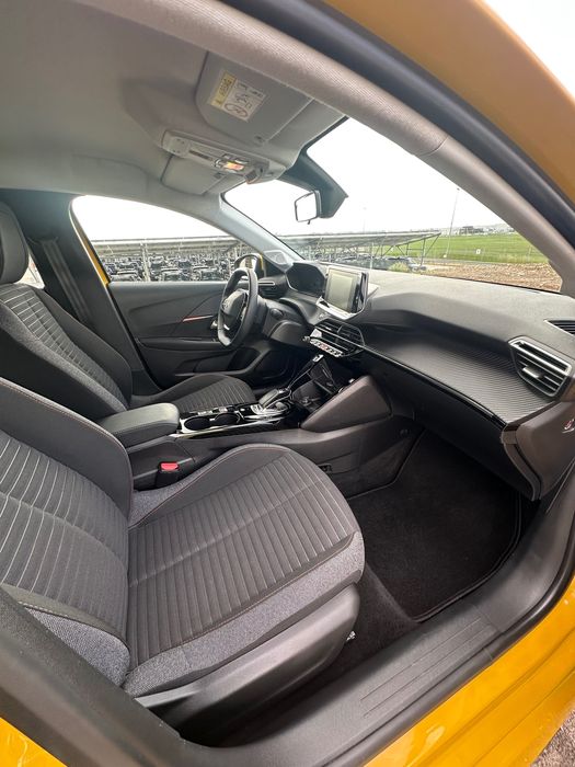Peugeot e208 2021