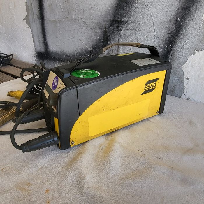 Aparat de sudura invertor Esab Arc 151i