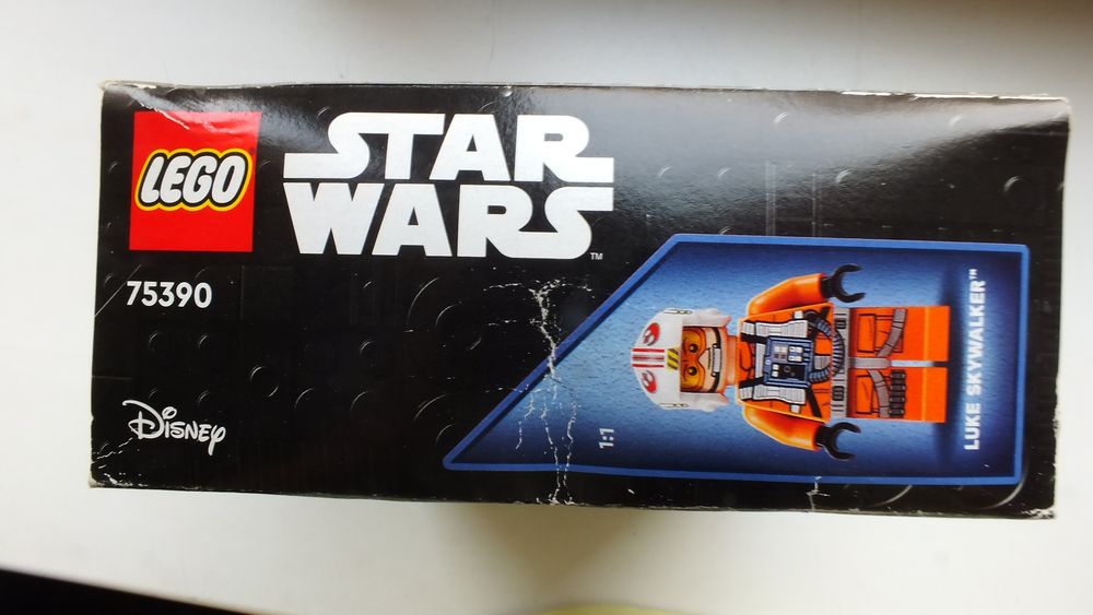 Продаётся новый набор Lego star wars 75390.