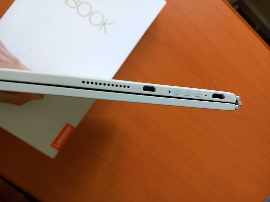 vand Laptop 2 in 1 Lenovo YogaBook + cutie + accesorii originale
