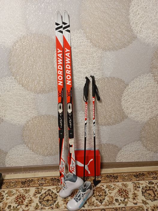 Лыжи с набором ботинки палки и лыжи