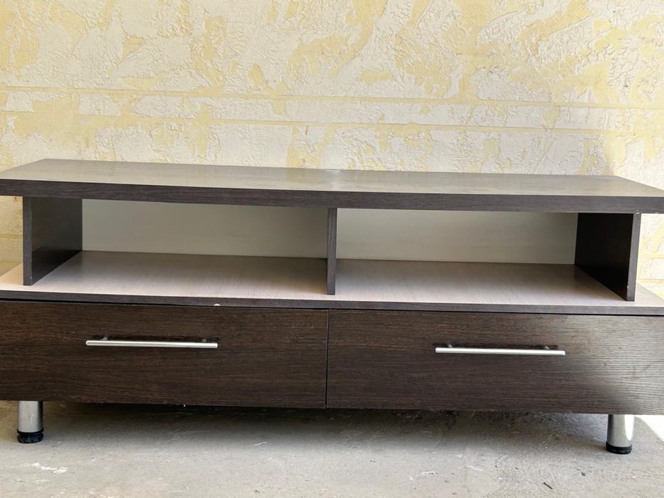 Телевизионный стол