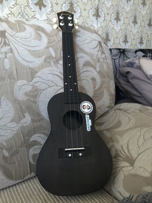 Укулеле черный