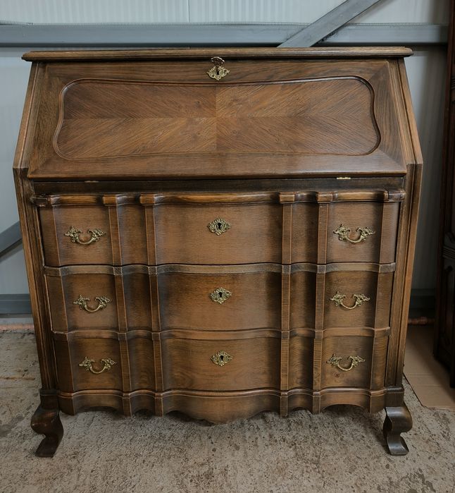 Дъбово писалище с месингови дръжки