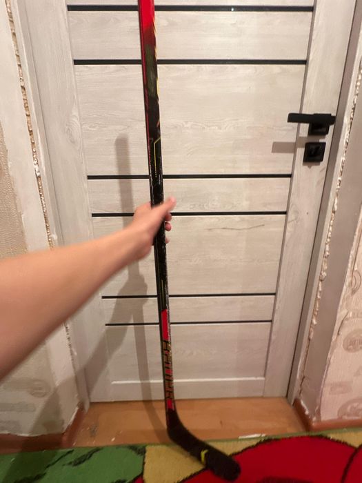 Продам клюшку б/у царапины есть