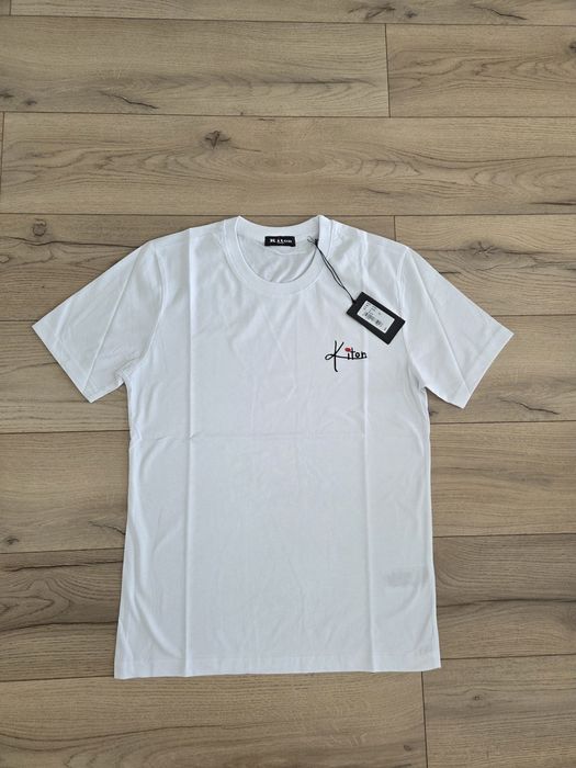 Tricou model Kiton cu logo brodat