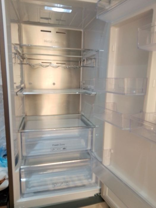 Самсунг холодильник сотилади.