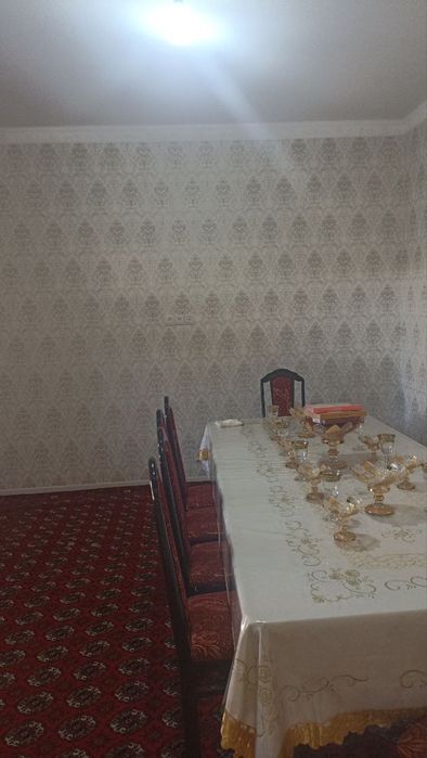 Tashmi postidan 3.5 km kirganda 3.80 sotix 6ta xona oshxona padval