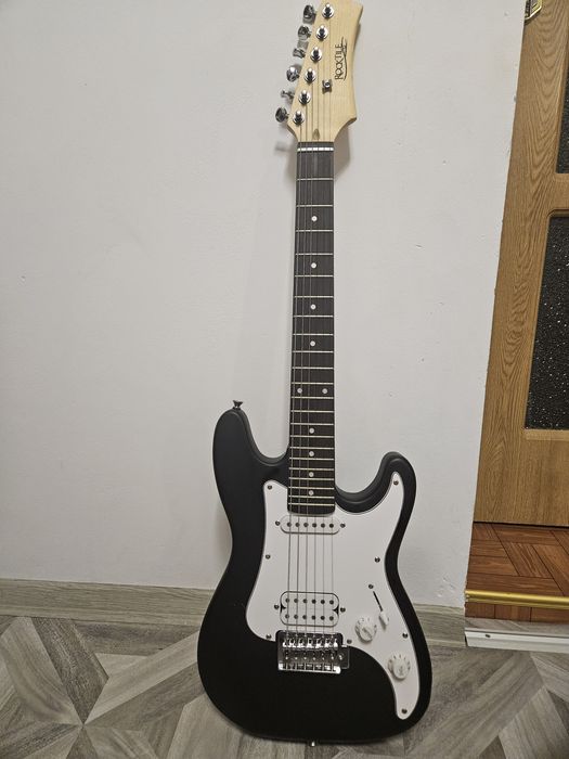 Chitara rock tile + amplificator scream-15 (NEGOCIABIL)