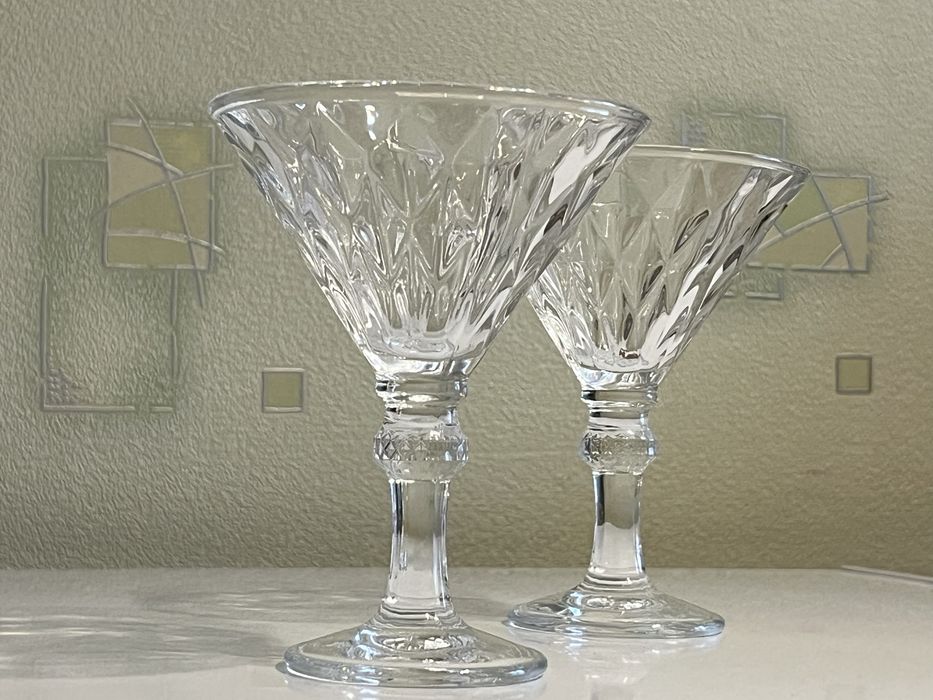 Стаканы. Бокалы. Для мартини и вина