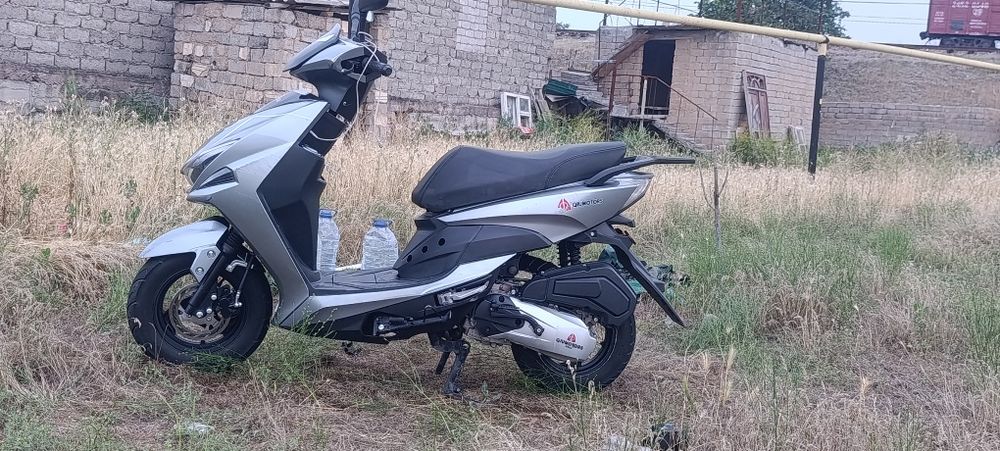 Скутар сотилади или обмен электронига  qiumotors 125 куб