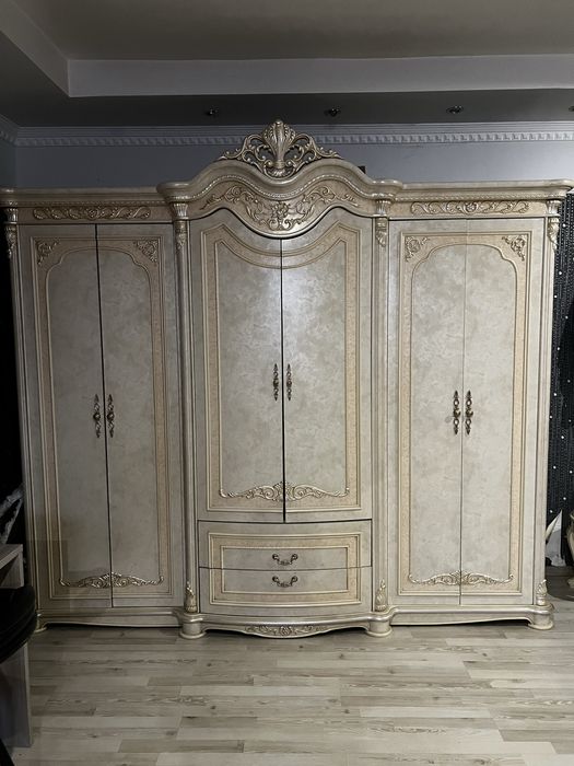 Срочно продам спальный гарнитур