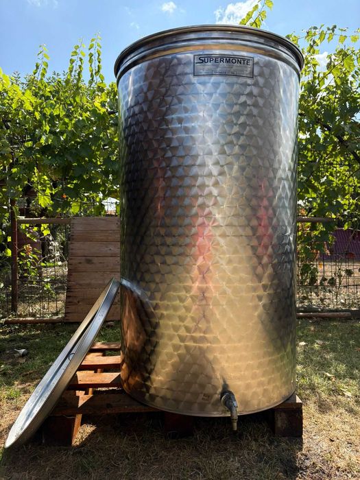 Vând 2 butoaie inox pentru vin cu plutitor și canea a câte 500 litri fiecare - Import italia  si Teasc inox