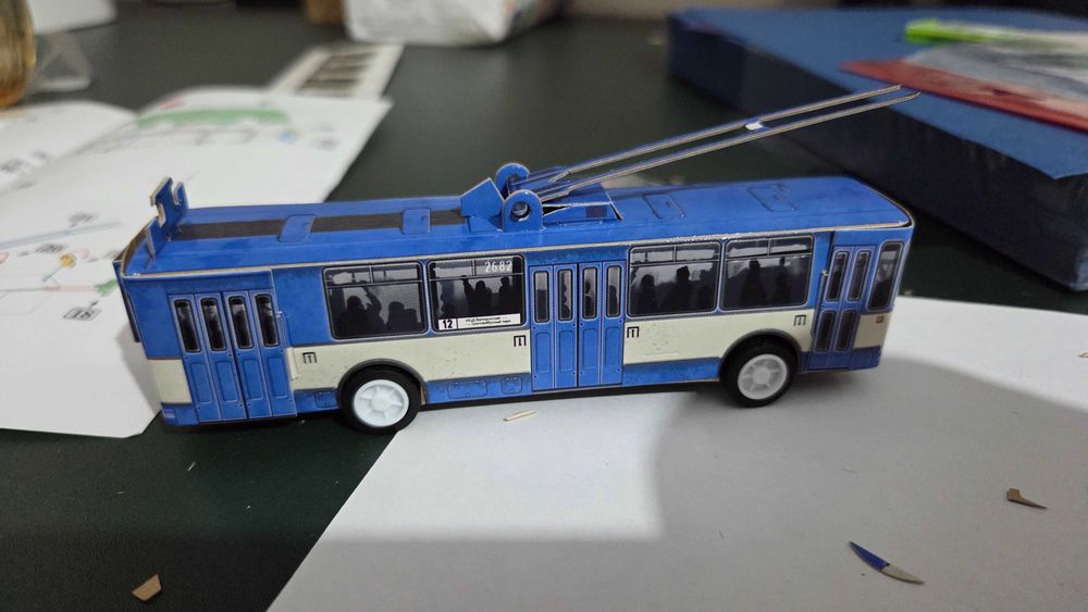 TROLLEYBUS MODELI (kartondan yig'iladigan 3D pazl)
