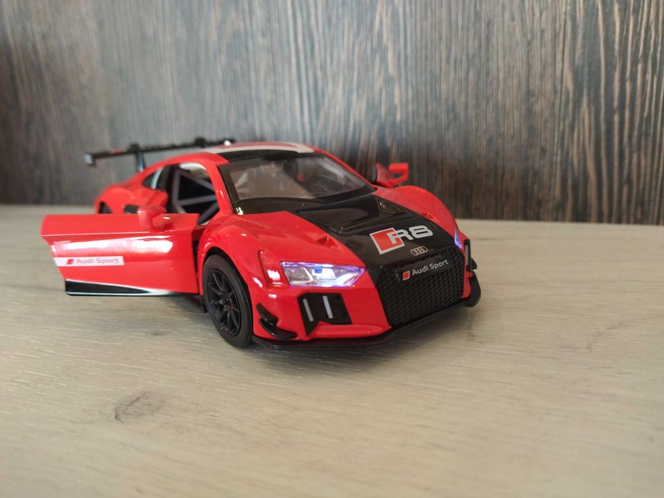 Метална количка AUDI R8 LMS !!!