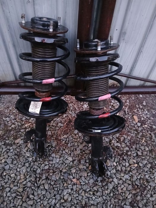 Стойки передние камри 40