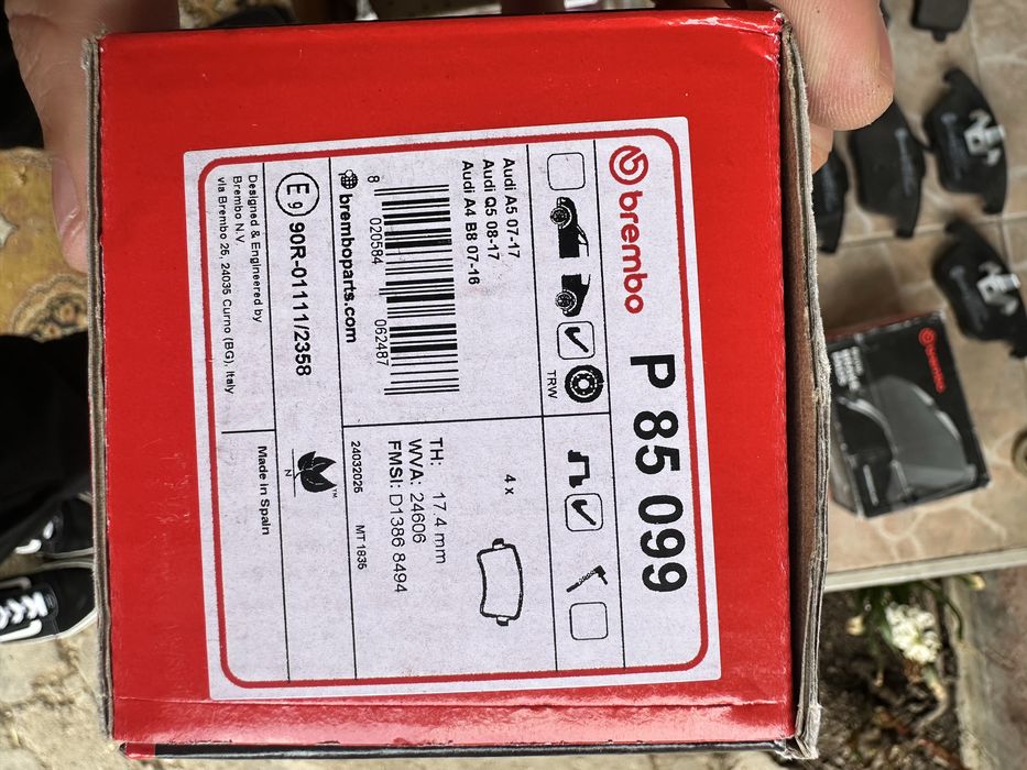 Vând discuri fața + spate + placuțe brembo