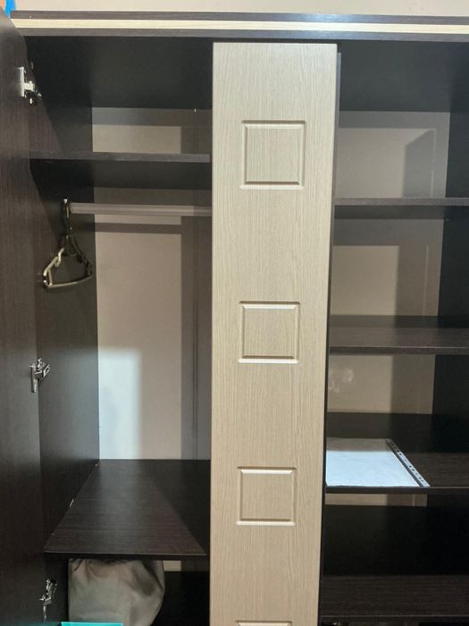 Продам Распашной шкаф